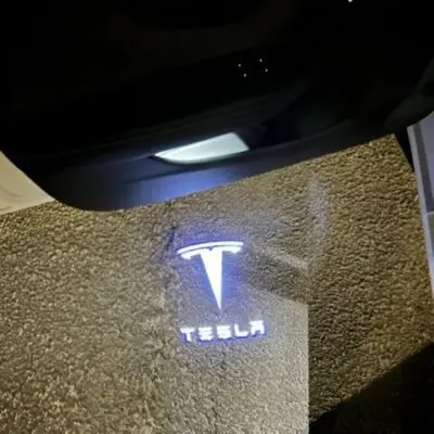 proyectores de luces led para puertas con insignia tesla